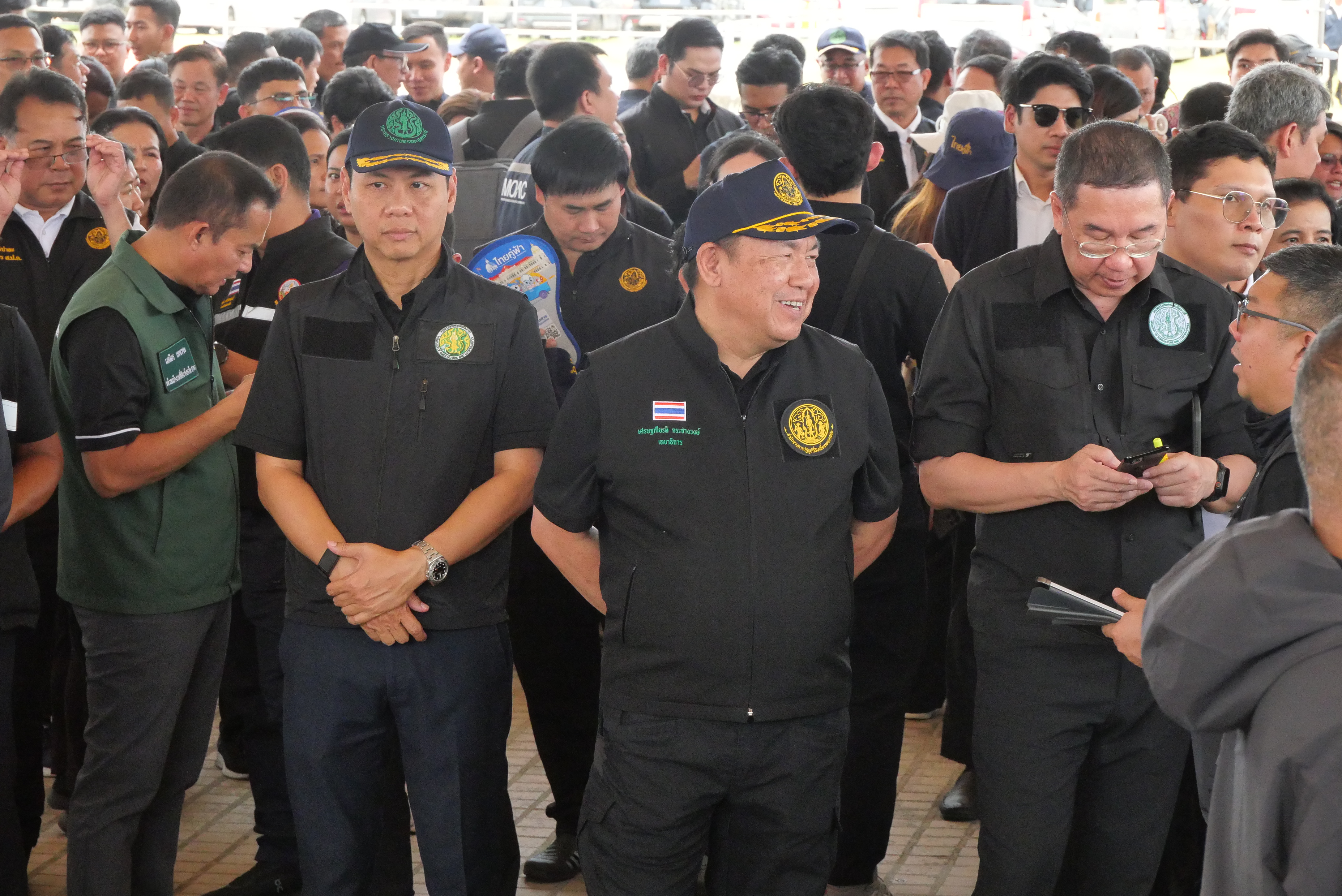title - เลขาธิการ ส.ป.ก. พร้อมคณะ ร่วมลงพื้นที่กับคณะนายกรัฐมนตรี ติดตามการบริหารจัดการน้ำ เพิ่มศักยภาพระบายน้ำ ลดเสี่ยงน้ำท่วมหาดใหญ่ 